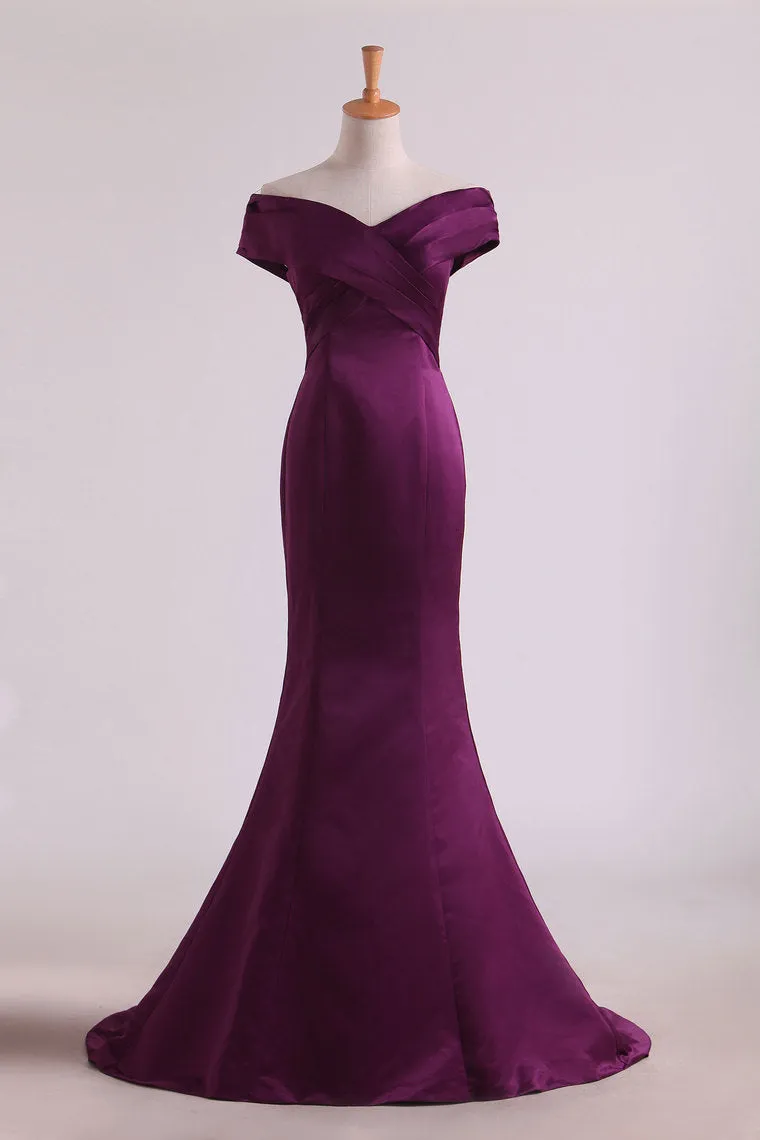 2024 Prom Dresses Off The Shoulder Satin Mermaid Sweep Train