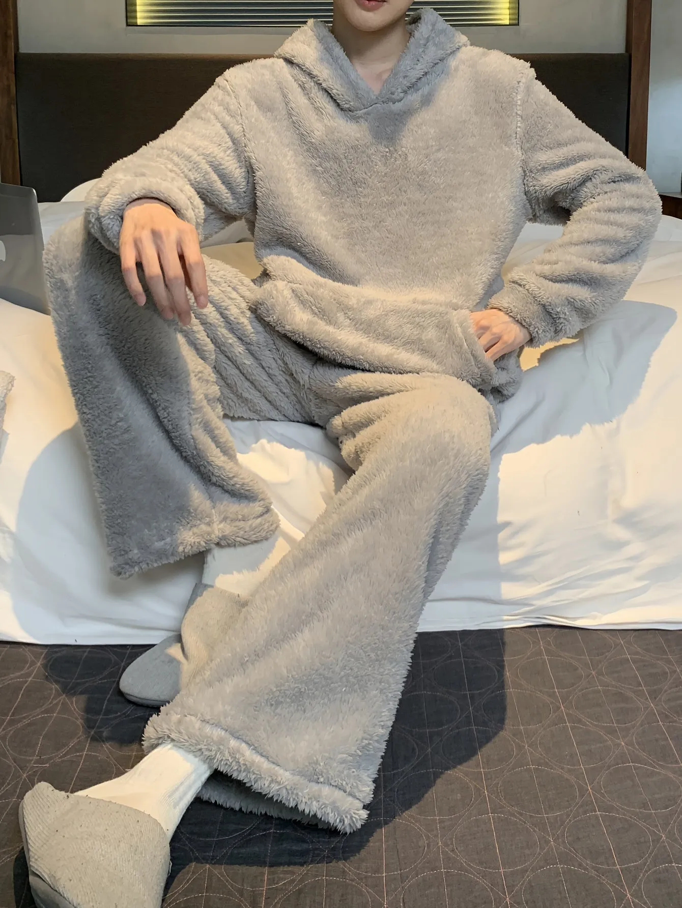 Women’s Cozy Solid Pajama Set: Simple Style & Warm Loungewear