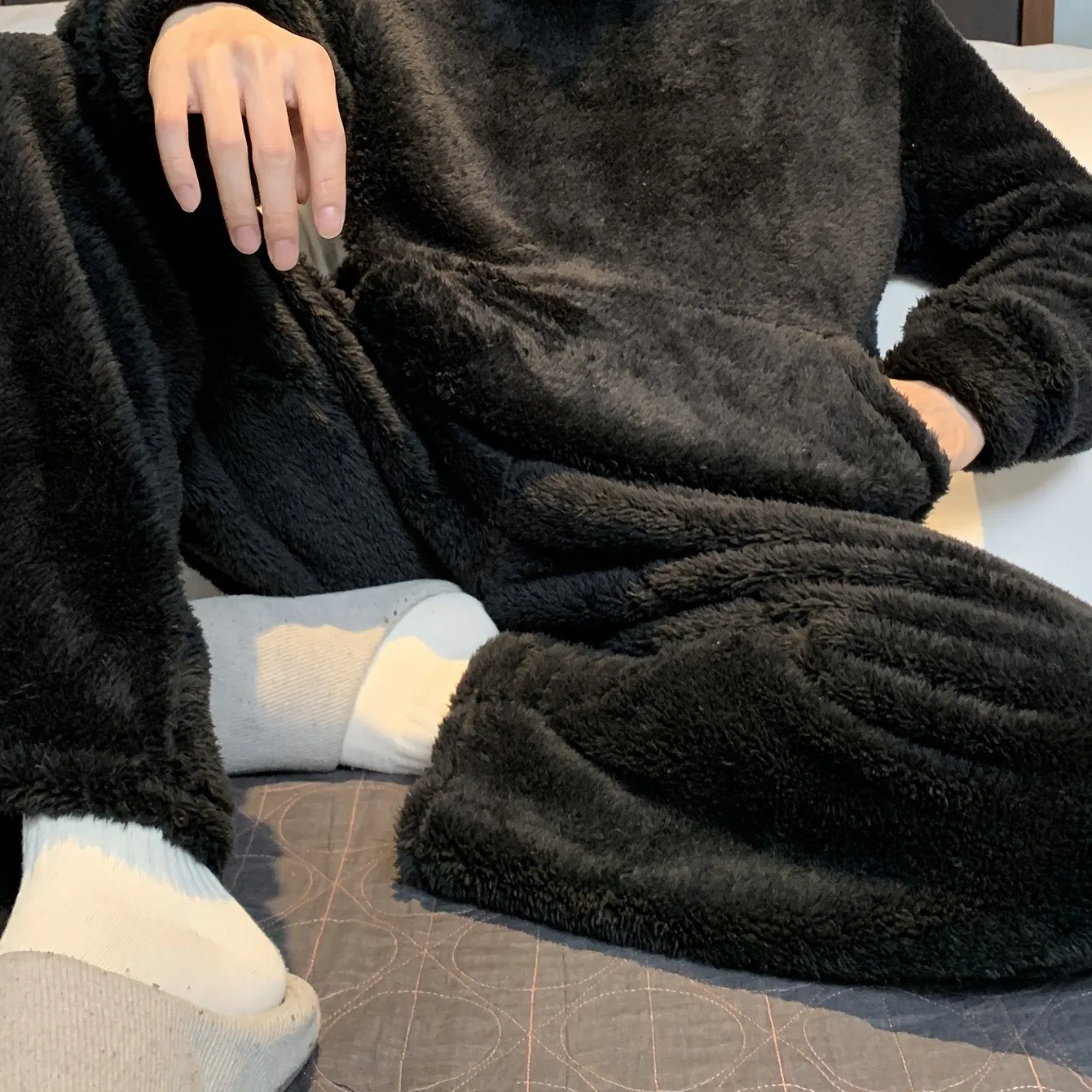 Women’s Cozy Solid Pajama Set: Simple Style & Warm Loungewear