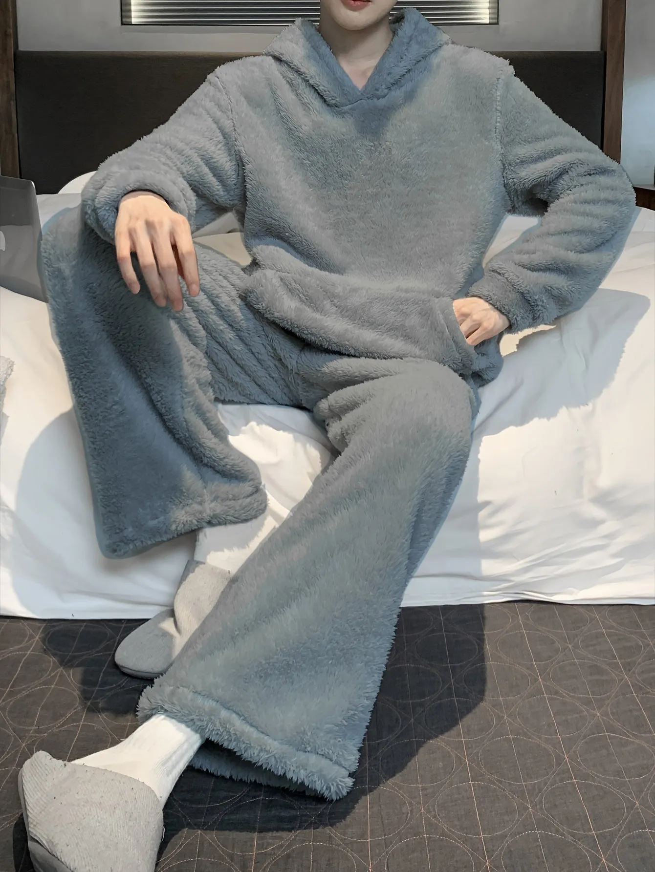 Women’s Cozy Solid Pajama Set: Simple Style & Warm Loungewear