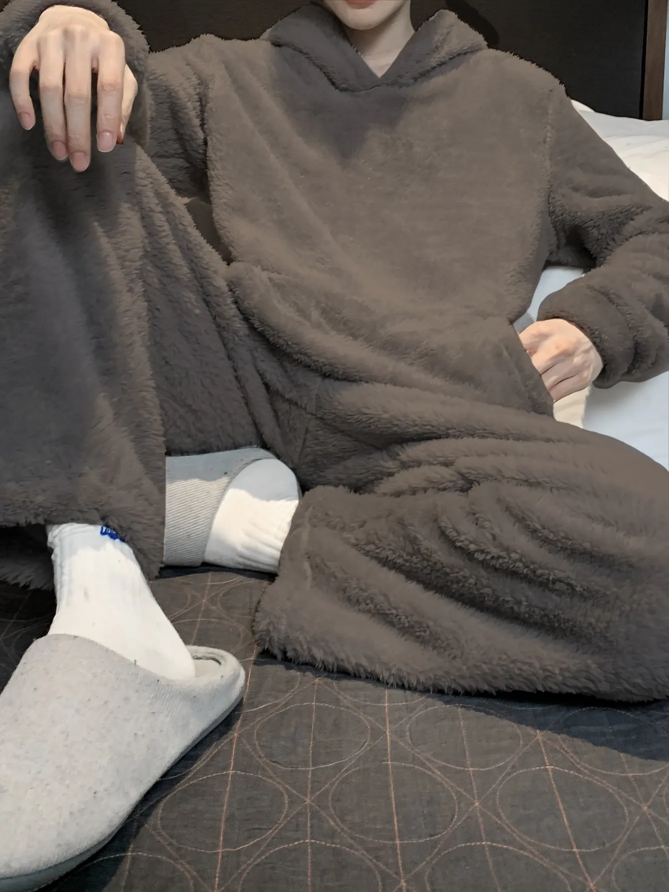 Women’s Cozy Solid Pajama Set: Simple Style & Warm Loungewear