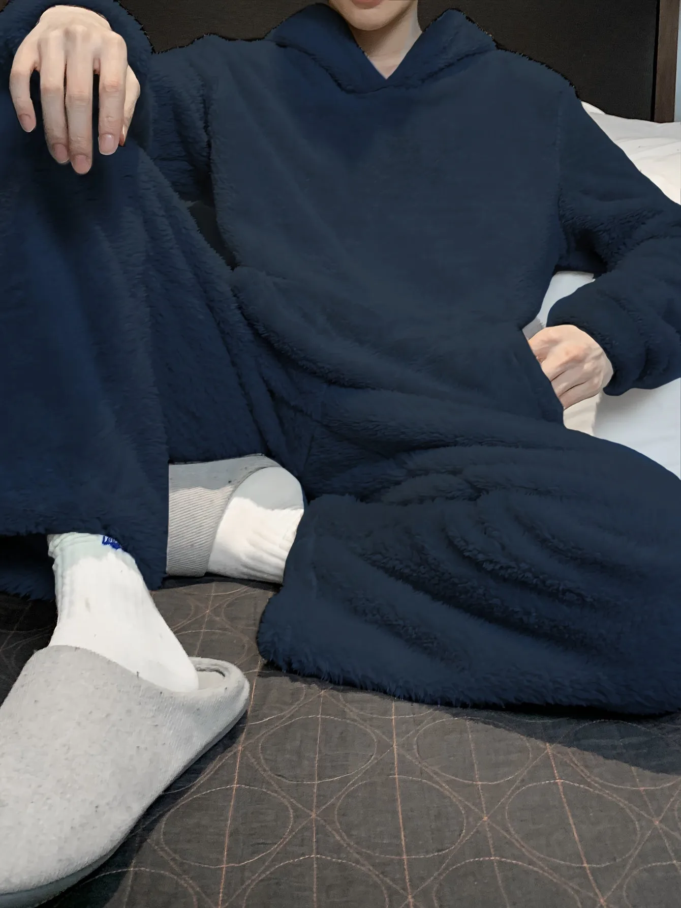 Women’s Cozy Solid Pajama Set: Simple Style & Warm Loungewear