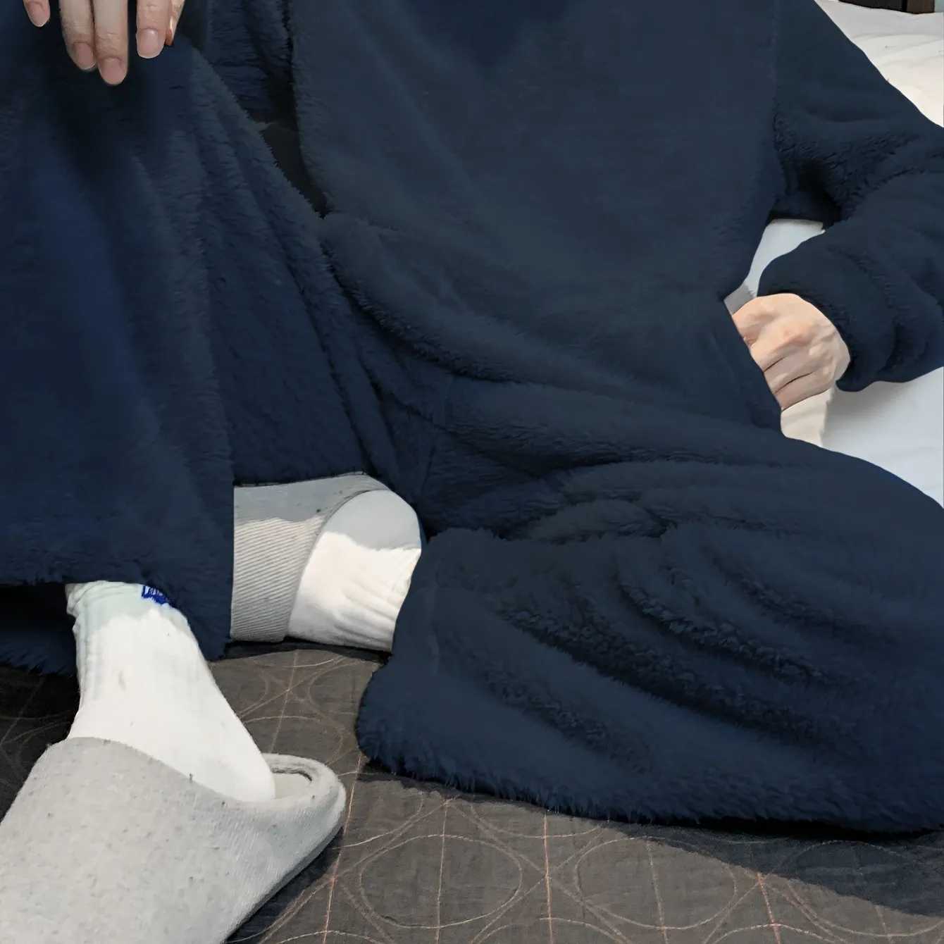 Women’s Cozy Solid Pajama Set: Simple Style & Warm Loungewear