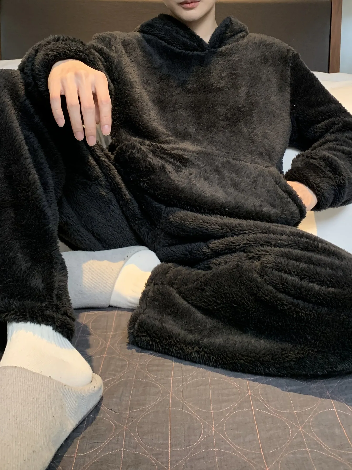 Women’s Cozy Solid Pajama Set: Simple Style & Warm Loungewear