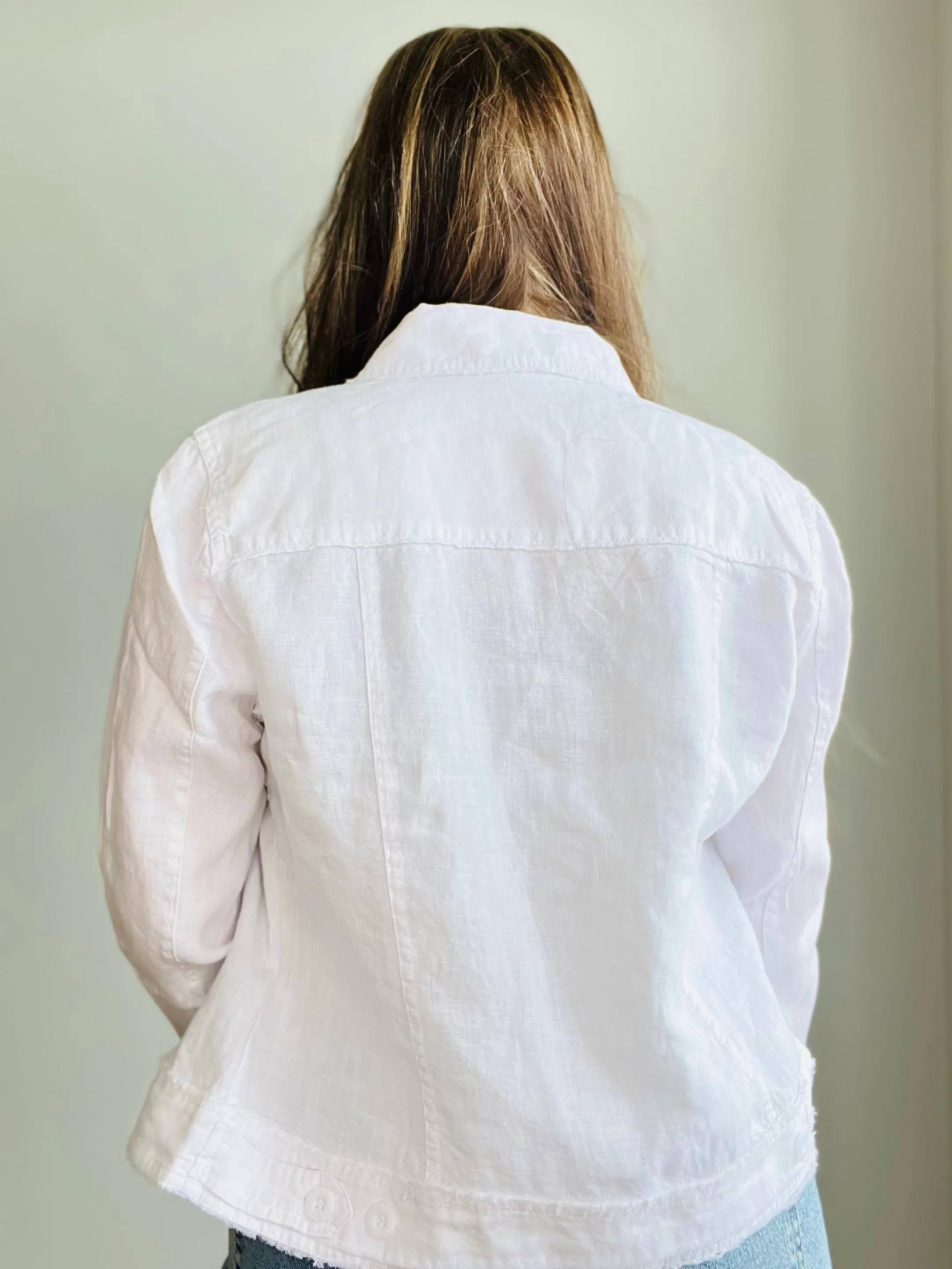 Cropped White Denim Jacket with Frayed Hem
