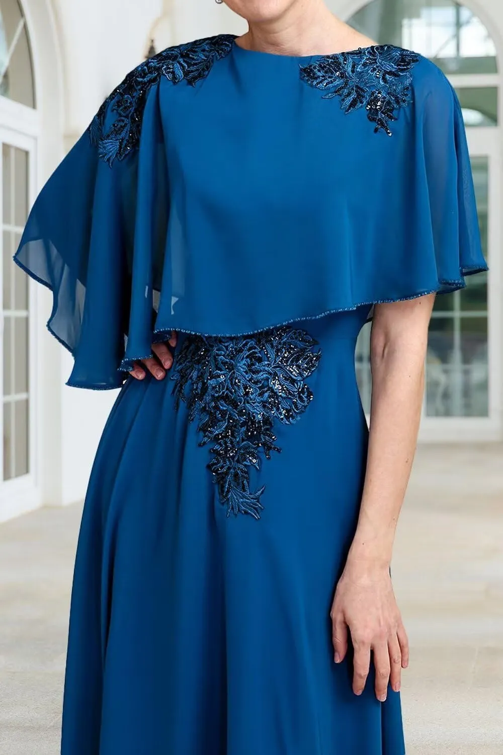Sequins Lace Applique Flutter Chiffon Mother of The Bride Dresses with Capelet Mother of The Groom Dress for Wedding