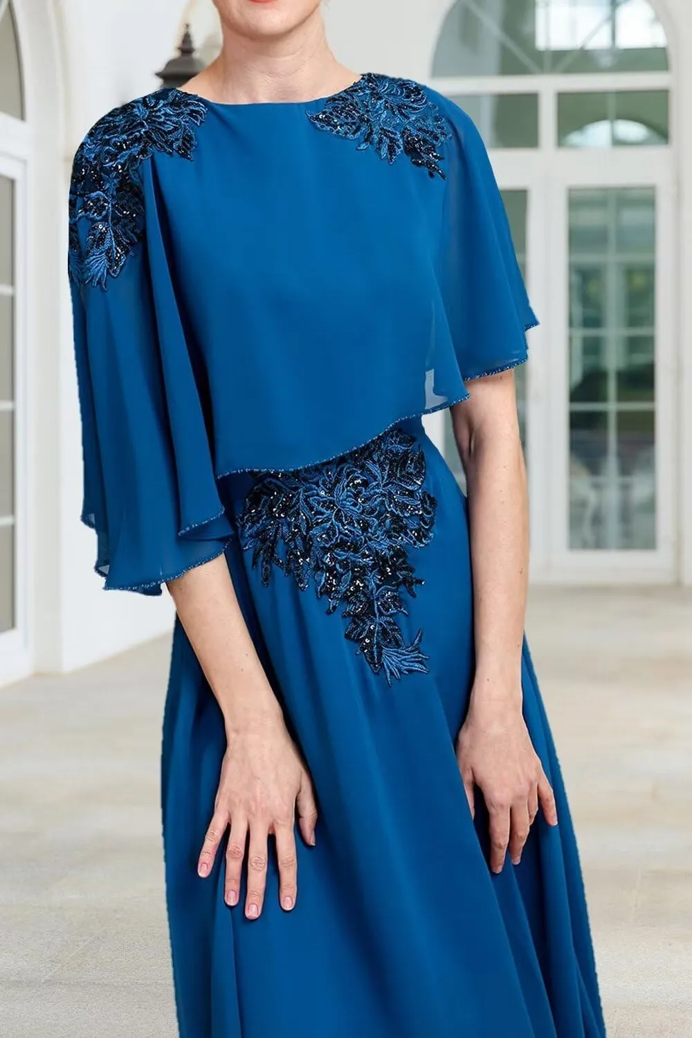 Sequins Lace Applique Flutter Chiffon Mother of The Bride Dresses with Capelet Mother of The Groom Dress for Wedding